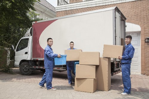 Customer raising a moving service complaint in a structured process
